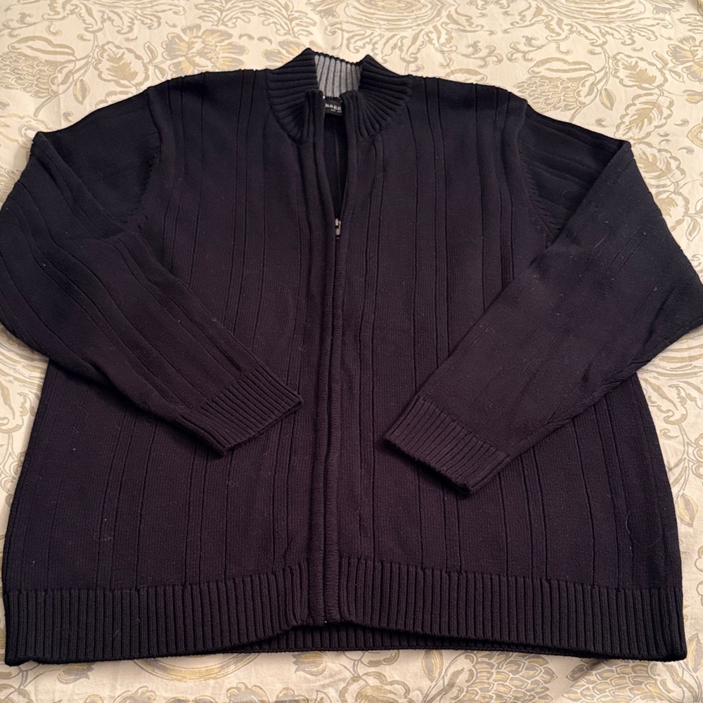 Men’s Haggar 100 percent cotton sweater size XL black with grey inner collar
